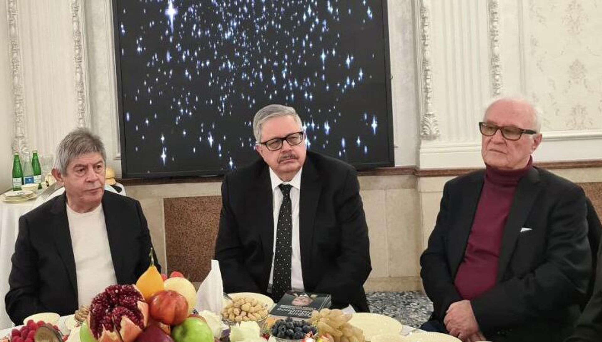 В Ташкенте вышла в свет книга воспоминаний о Рафике Нишанове - Sputnik Ўзбекистон, 1920, 15.01.2026