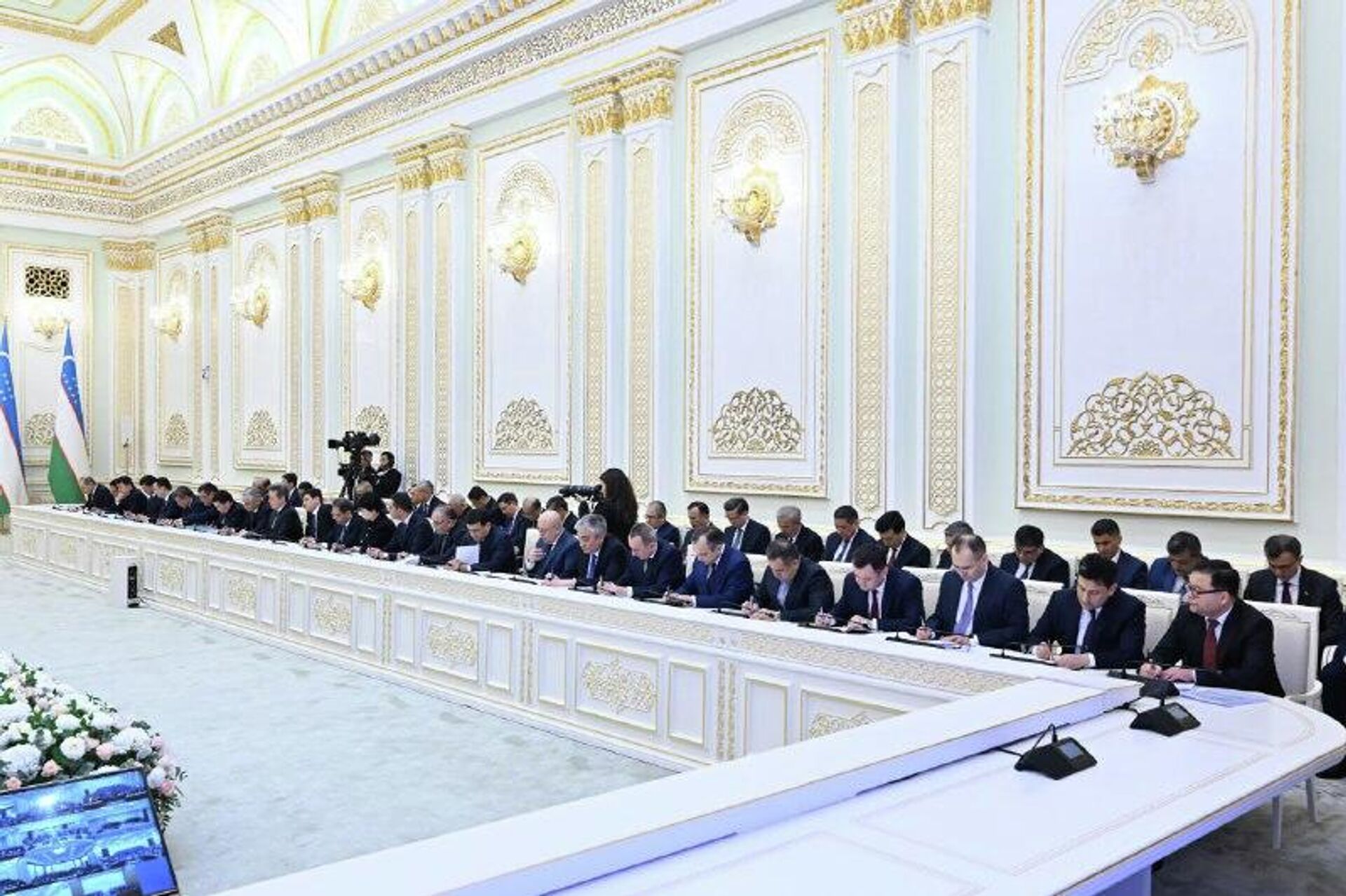 Президент Узбекистана положительно оценил сближение с Ираком в сфере торговли - Sputnik Узбекистан, 1920, 15.01.2026