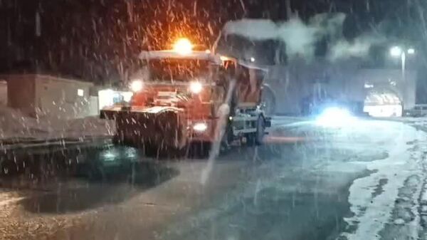 На перевале Камчик пошел снег - Sputnik Узбекистан