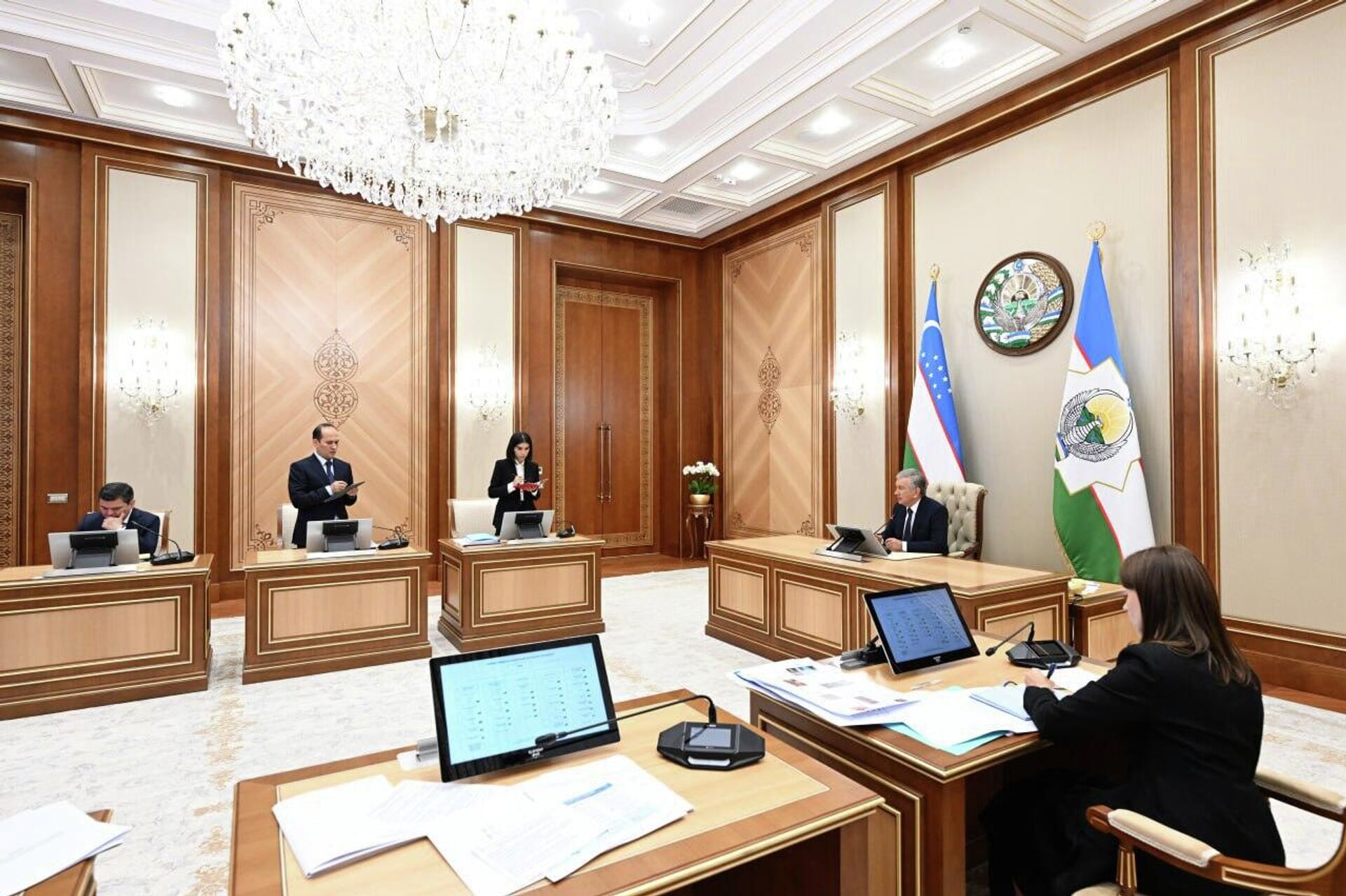 Шавкат Мирзиёев ознакомился с презентацией дальнейших задач по развитию сферы туризма и созданию крупных объектов культуры и туризма. - Sputnik Узбекистан, 1920, 16.01.2026