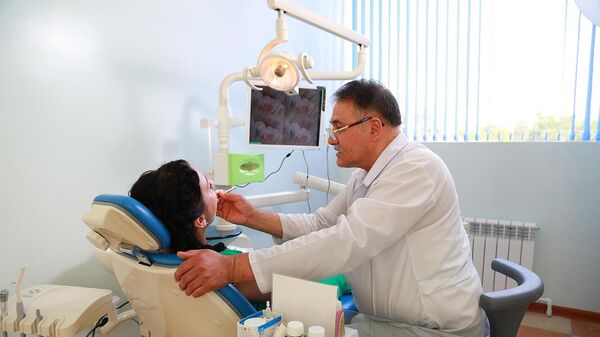 Стоматолог и пациент. Архивное фото - Sputnik Узбекистан