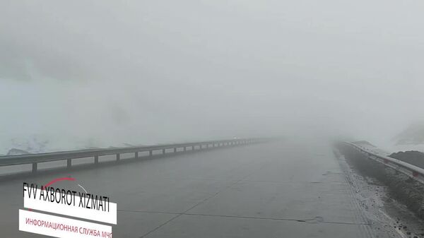 На перевал Камчик опустился туман - Sputnik Узбекистан