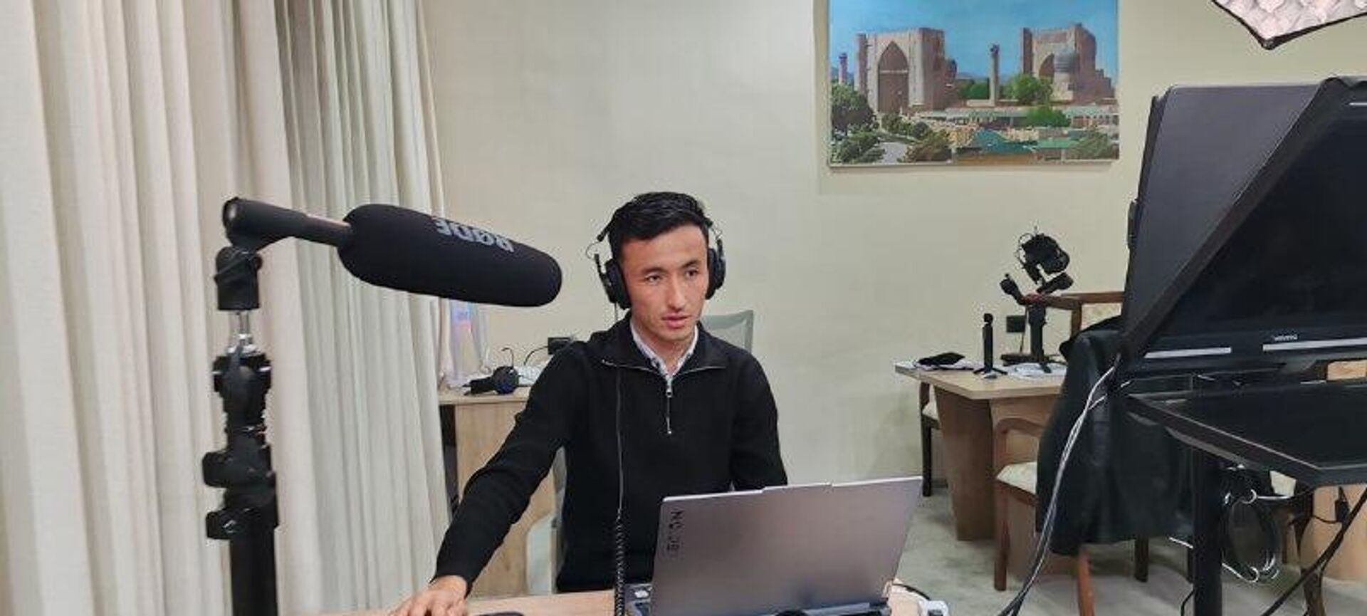 В Самарканде открылся медиацентр, где будут выпускать контент на 12 языках, в том числе и на русском - Sputnik Узбекистан, 1920, 16.01.2026