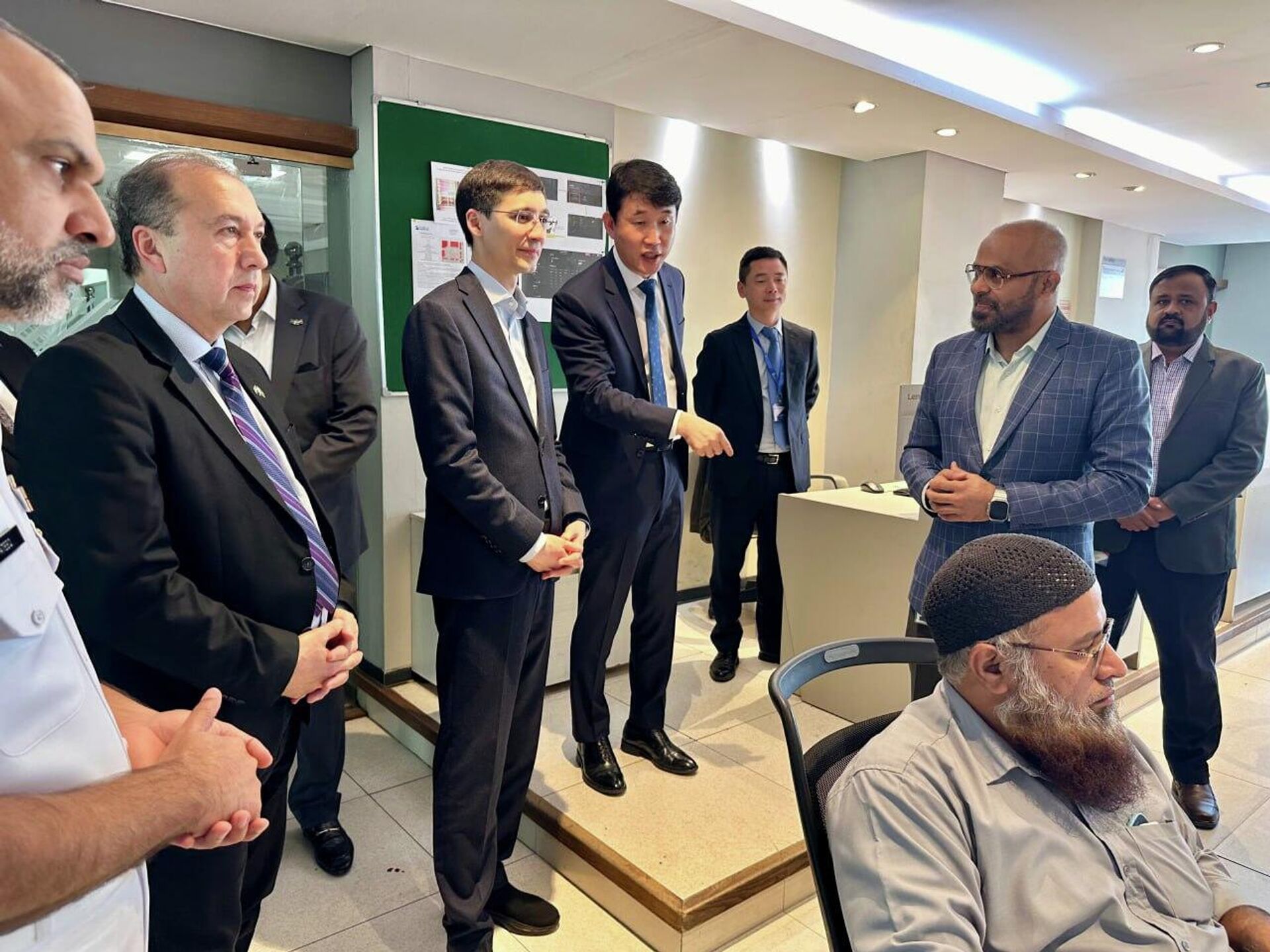 Замминистра инвестиций, промышленности и торговли Узбекистана Шохрух Гуламов совершил рабочий визит в Пакистан.  - Sputnik Узбекистан, 1920, 17.01.2026