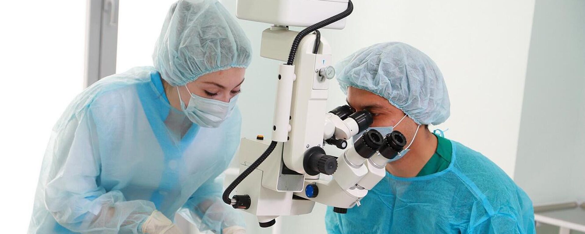 Проведение хирургической операции - Sputnik Узбекистан, 1920, 10.11.2025