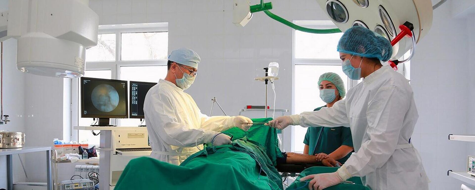 Provedenie xirurgicheskoy operatsii - Sputnik O‘zbekiston, 1920, 20.08.2025