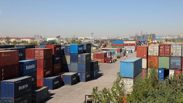 Грузовые контейнеры в железнодорожном терминале Ташкента - Sputnik Узбекистан