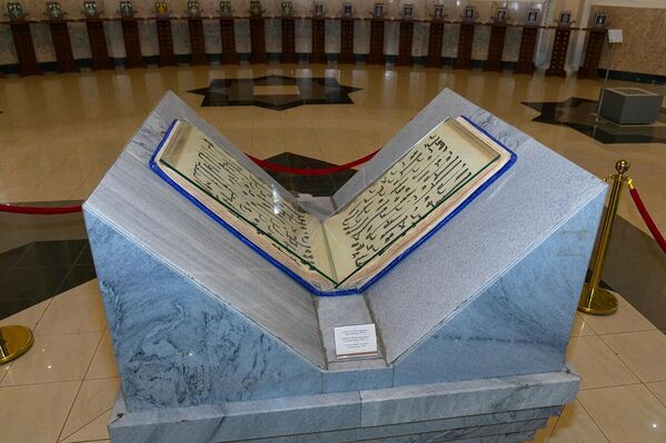 Qur’oni Karimning Usmon nusxasi - Sputnik O‘zbekiston