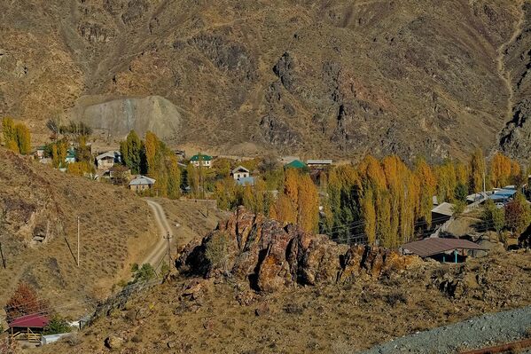 Oltinkon — Chodak  yaqinidagi qishloq - Sputnik O‘zbekiston