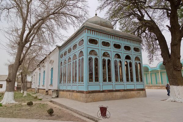 Сарой амирликдаги электр энергиясига эга бўлган биринчи бино бўлиб, 50 ваттли генератор билан қувватланган эди - Sputnik Ўзбекистон