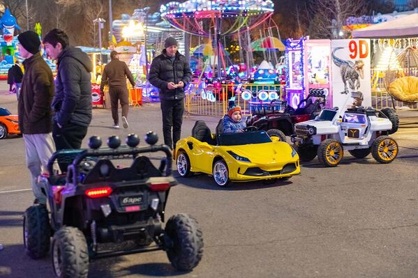 Glavnaya yelka Tashkenta otkrita Tashkent - Sputnik O‘zbekiston