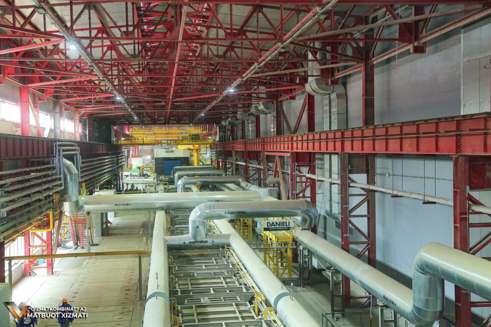 Узметкомбинат построил литейно-прокатный комплекс мощностью более 1 млн тонн - Sputnik Ўзбекистон, 1920, 19.01.2026