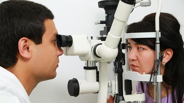 На приеме у офтальмолога - Sputnik Узбекистан