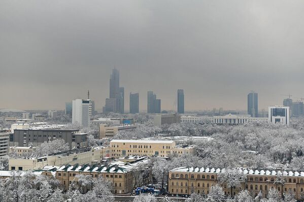 Neojidanniy snegopad v Tashkente: gorod ukrilsya belim pokrovom - Sputnik O‘zbekiston