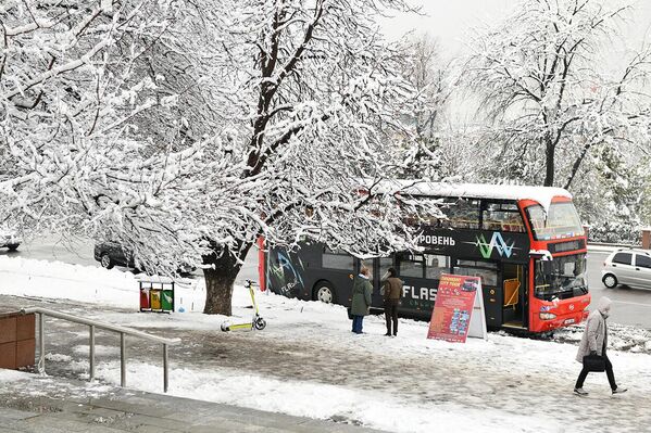 Neojidanniy snegopad v Tashkente: gorod ukrilsya belim pokrovom - Sputnik O‘zbekiston