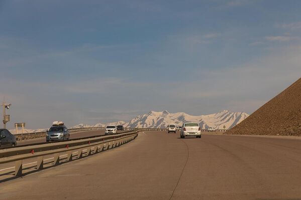 Автодорога у перевала Камчик - Sputnik Узбекистан