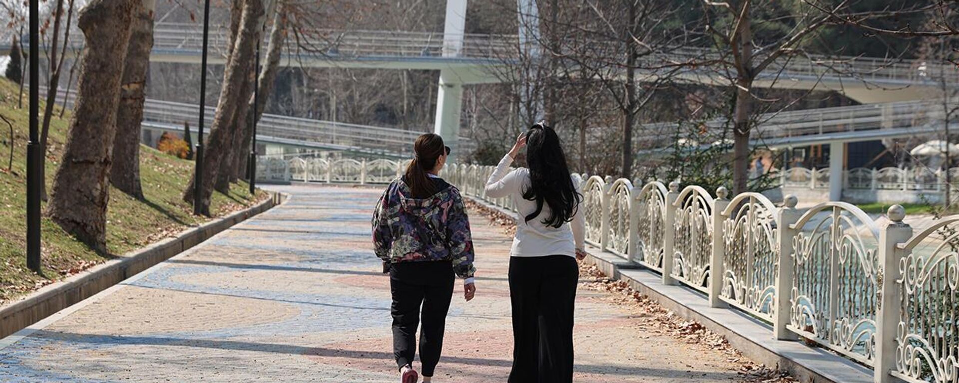 Ходьба 
 - Sputnik Узбекистан, 1920, 25.06.2025