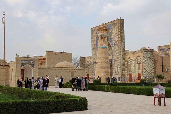 Palomnicheskiy tur Sem Pirov Buxari - Sputnik O‘zbekiston