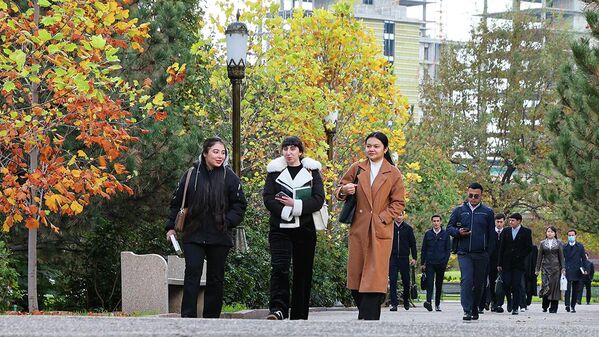 Osen v Tashkente — vremya magkogo sveta i tixix progulok. - Sputnik O‘zbekiston