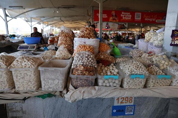 Бозорда қурт жуда кўп — унинг турли шакллари, ўлчамлари ва таъмлари мавжуд - Sputnik Ўзбекистон