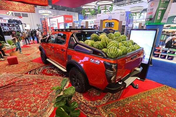 Pikap Isuzu-V Cross D-MAX tarvuzlar xam tashishi mumkin - Sputnik O‘zbekiston