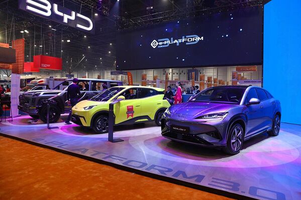 BYD stendi (Build Your Dreams) - Sputnik O‘zbekiston