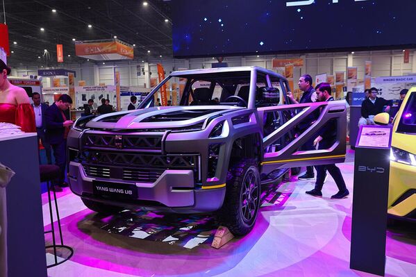 BYD Yangwang U8 - Sputnik O‘zbekiston