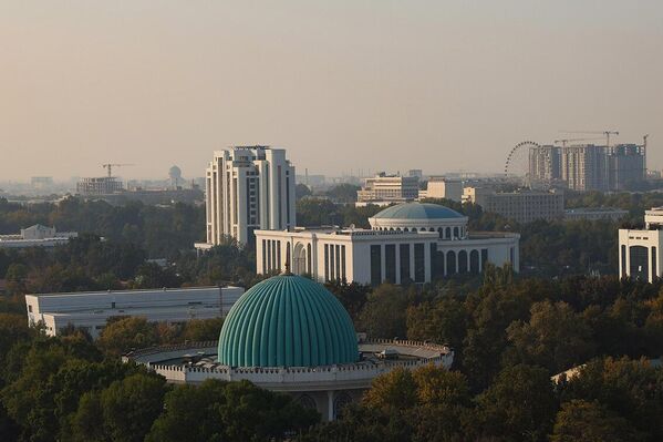 Toshkentdagi Temuriylar tarixi davlat muzeyi binosi(oldingi planda). - Sputnik O‘zbekiston