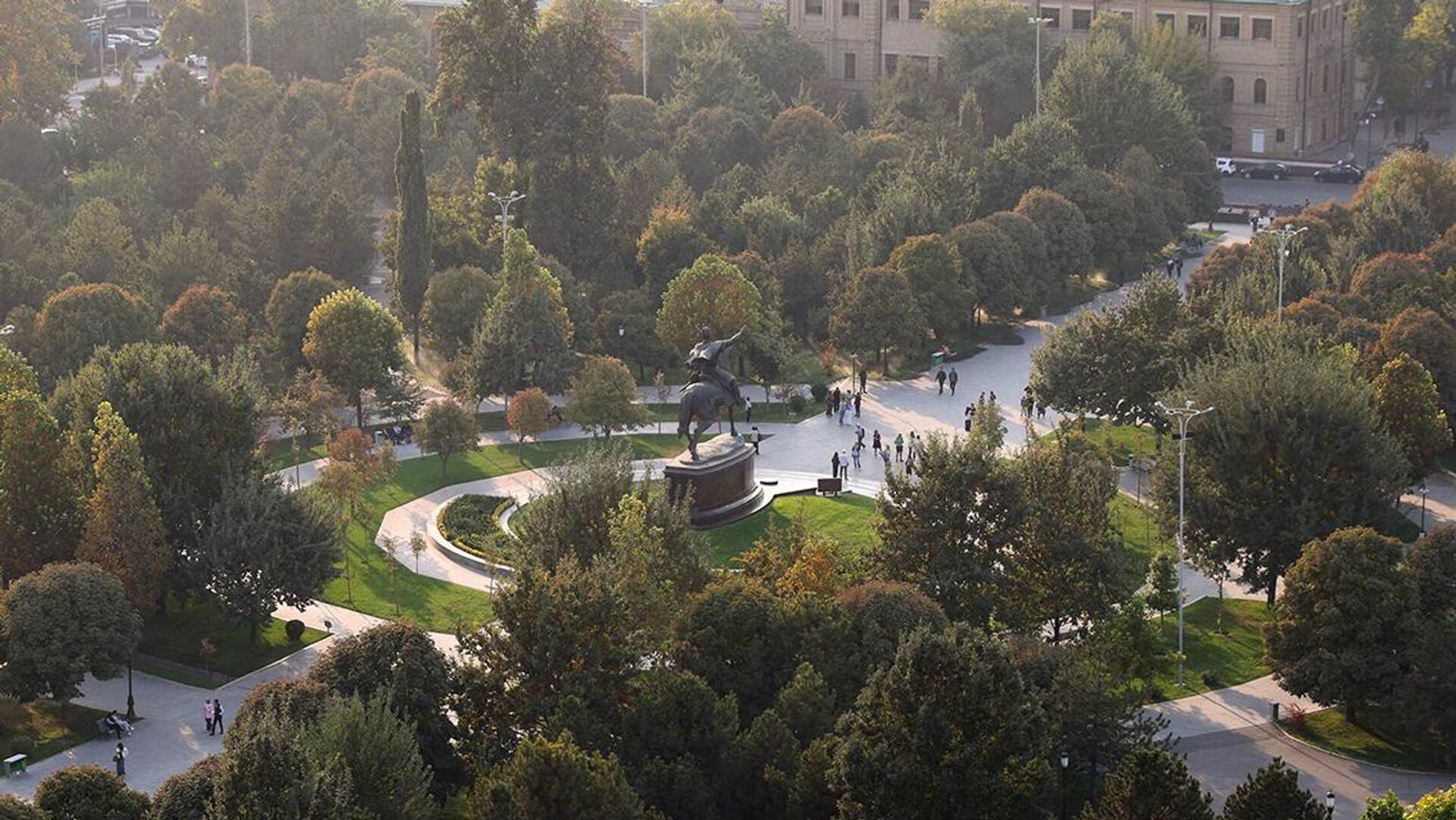 Fotopodborka: osen v Tashkente Fotopodborka: osen v Tashkente - Sputnik O‘zbekiston, 1920, 25.11.2025