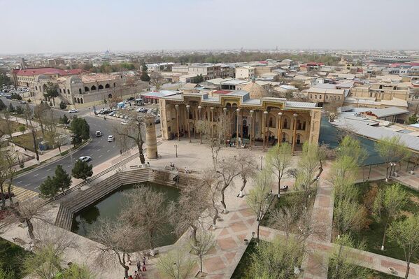 Кузатув майдончасидан Боло-Ҳауз масжидининг кўриниши - Sputnik Ўзбекистон