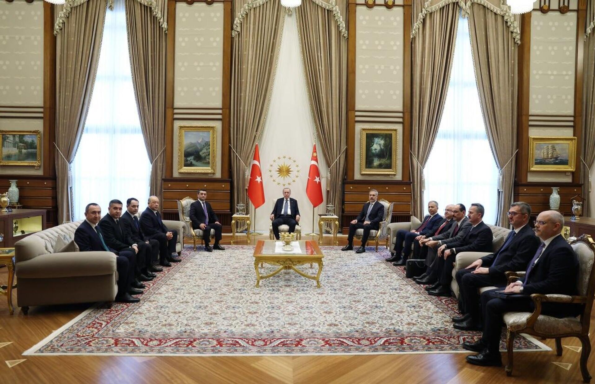 Делегация Узбекистана во главе с Бахтиёром Саидовым встретилась с президентом Турции - Sputnik Узбекистан, 1920, 21.01.2026