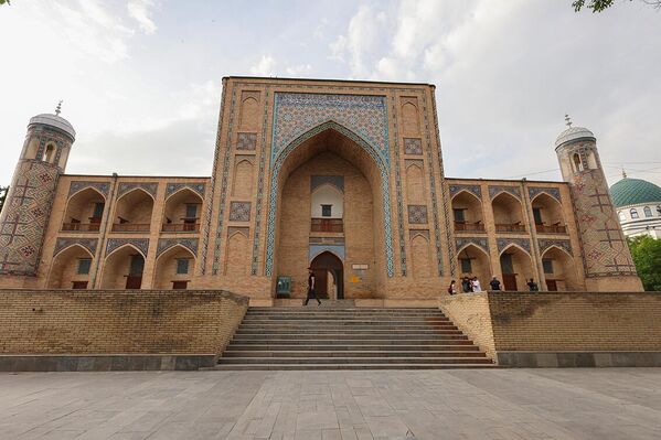 O‘zbekiston mustaqillikka erishgach, keng ko‘lamli tiklash ishlari boshlandi.  - Sputnik O‘zbekiston