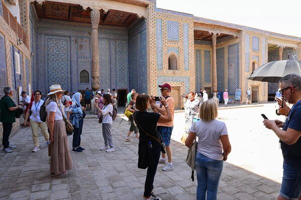 Тошҳовли шунчаки сарой эмас, балки 163 хонадан, учта асосий ва бешта кичик ҳовлидан иборат бўлган, атрофи баланд ғишт панжараси, миноралар ва деворлардан иборат бутун мустаҳкамланган мажмуадир. - Sputnik Ўзбекистон