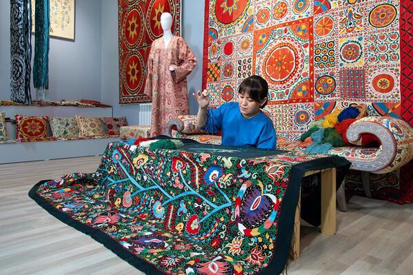 Мадина Касымбаева - мастер национальной вышивки - Sputnik Ўзбекистон