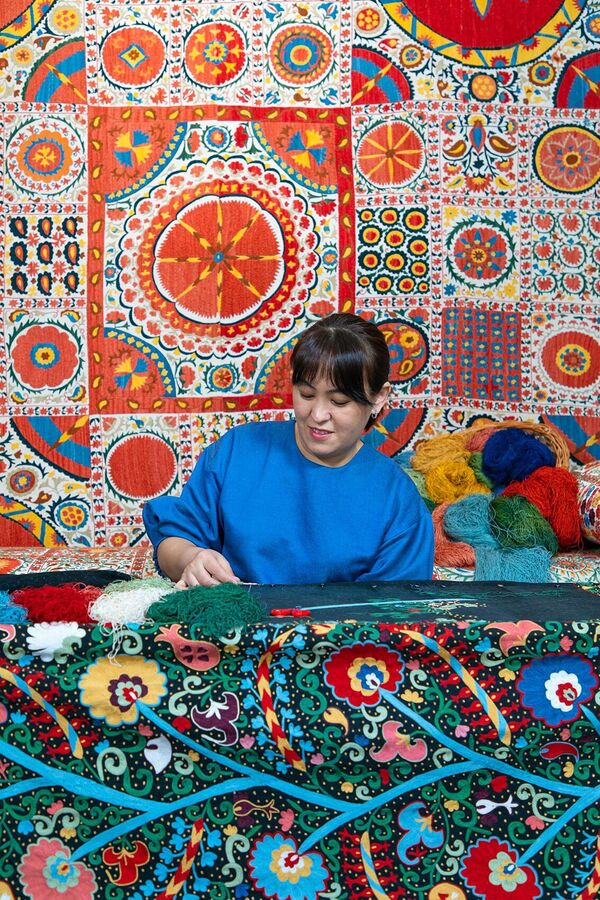 Мадина Касымбаева - мастер национальной вышивки - Sputnik Ўзбекистон