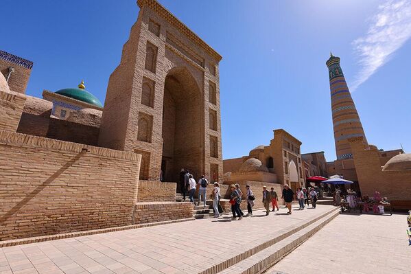 Uning hayoti davomida biron marta ham kuragi yerga tegmagani haqida rivoyatlar bor. Pahlavon Mahmud nafaqat kurashda, balki donoligi, xalqparvarligi va adolatparvarligi bilan ham tanilgan. - Sputnik O‘zbekiston