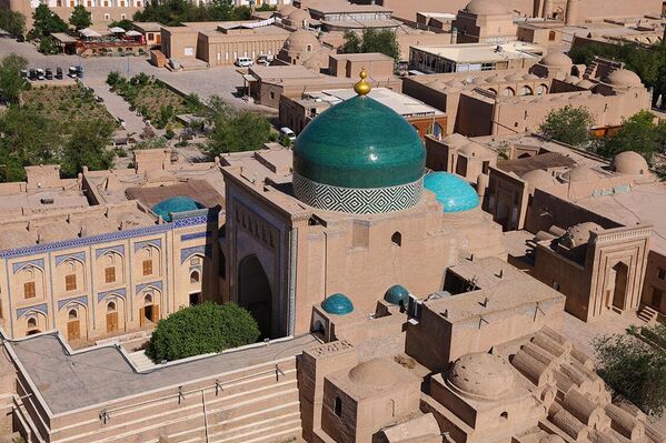 Bir rivoyatda aytilishicha, u bir podshoh huzurida yutish sharti bilan istalgan narsani so‘rash huquqini qo‘lga kiritgan va faqatgina ho‘kiz terisiga siqqan vatandoshlarini ozod qilishni so‘ragan. Bu og‘ir zamonlarda xalq dardini unutmagan inson timsolidir. - Sputnik O‘zbekiston