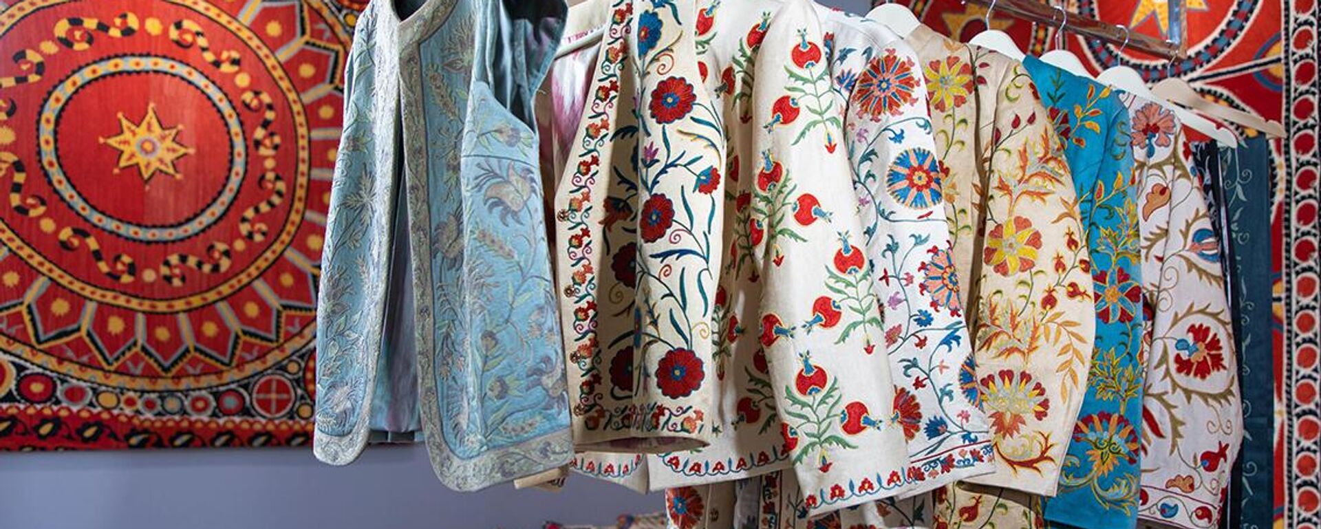 Vishivka ot Madini Kasimbayevoy - Sputnik O‘zbekiston, 1920, 26.05.2025