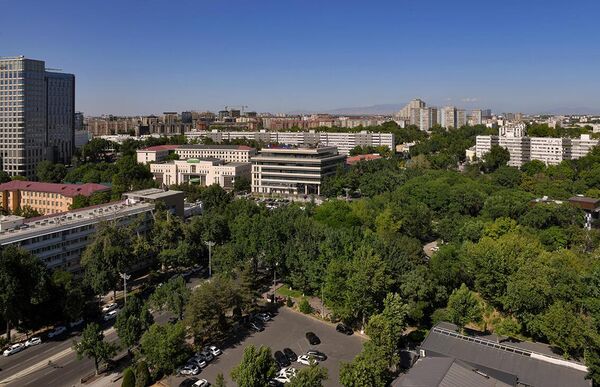 Chap tomonda Mustaqillik shoh ko‘chasi joylashgan. - Sputnik O‘zbekiston