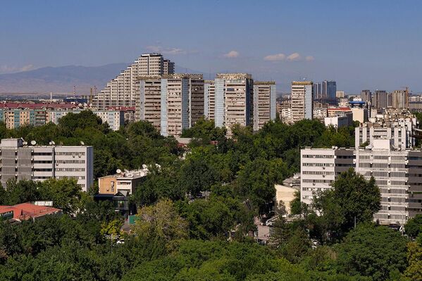 Zamonaviy binolar va sovet davrida qurilgan turar-joy majmualari. - Sputnik O‘zbekiston