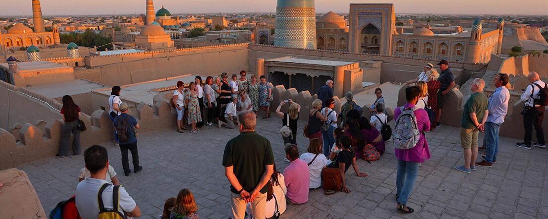 Turisti v Uzbekistane - Sputnik O‘zbekiston, 1920, 12.09.2025