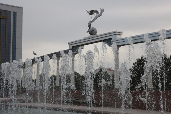 Сезон фонтанов начался в Узбекистане - Sputnik Узбекистан