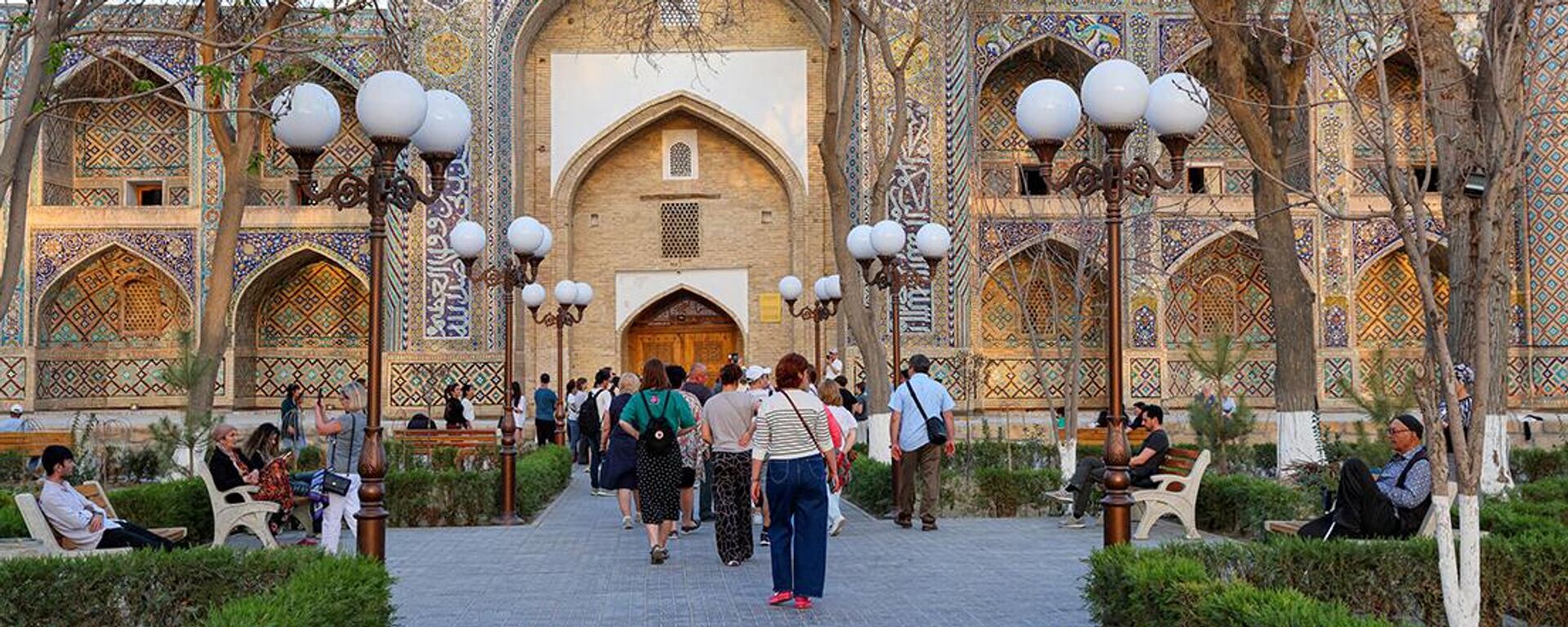 Медресе Нодир-Диван-Беги - Sputnik Узбекистан, 1920, 29.04.2025