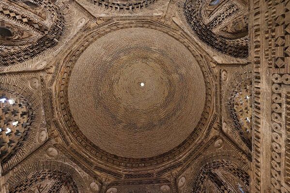 Somoniylar hukmronlik qilgan davr — IX-X asrlarda islom dini Sirdaryo sohillariga va undan shimolda joylashgan Yettisuv hamda Sharqiy Turkiston hududlarigacha kirib bordi.  - Sputnik O‘zbekiston