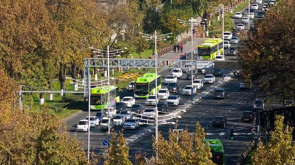 Transportnoe dvijenie po ulitse Buyuk Ipak Yuli - Sputnik O‘zbekiston