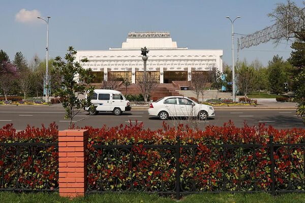 “Turkiston” san’at saroyi O‘zbekistondagi yirik madaniyat maskanlaridan biridir. Bu yerda taniqli san’atkorlarning konsertlari, teatrlashtirilgan tomoshalar, ko‘rgazmalar, tanlovlar, biznes-forum va anjumanlar o‘tkaziladi. 1993-yilda ochilganidan beri majmuada turli formatdagi minglab muhim tadbirlar o‘tkazilgan  - Sputnik O‘zbekiston