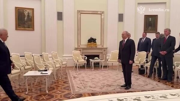 Россия готова направить $1 млрд в Совет мира для поддержки палестинского народа, заявил Путин на встрече с президентом Палестины Аббасом - Sputnik Узбекистан