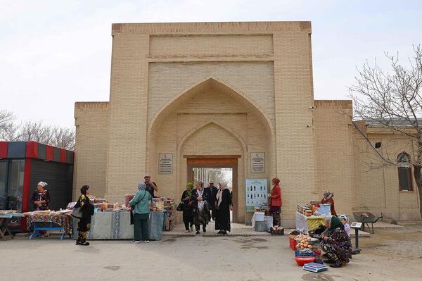 Palomnicheskiy tur Sem Pirov Buxari - Sputnik O‘zbekiston