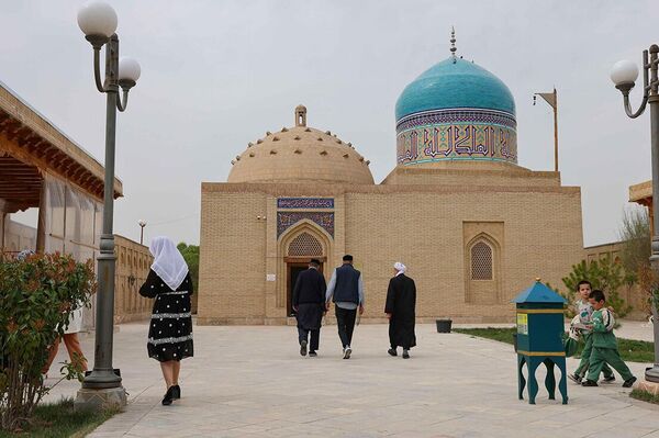 Palomnicheskiy tur Sem Pirov Buxari - Sputnik O‘zbekiston