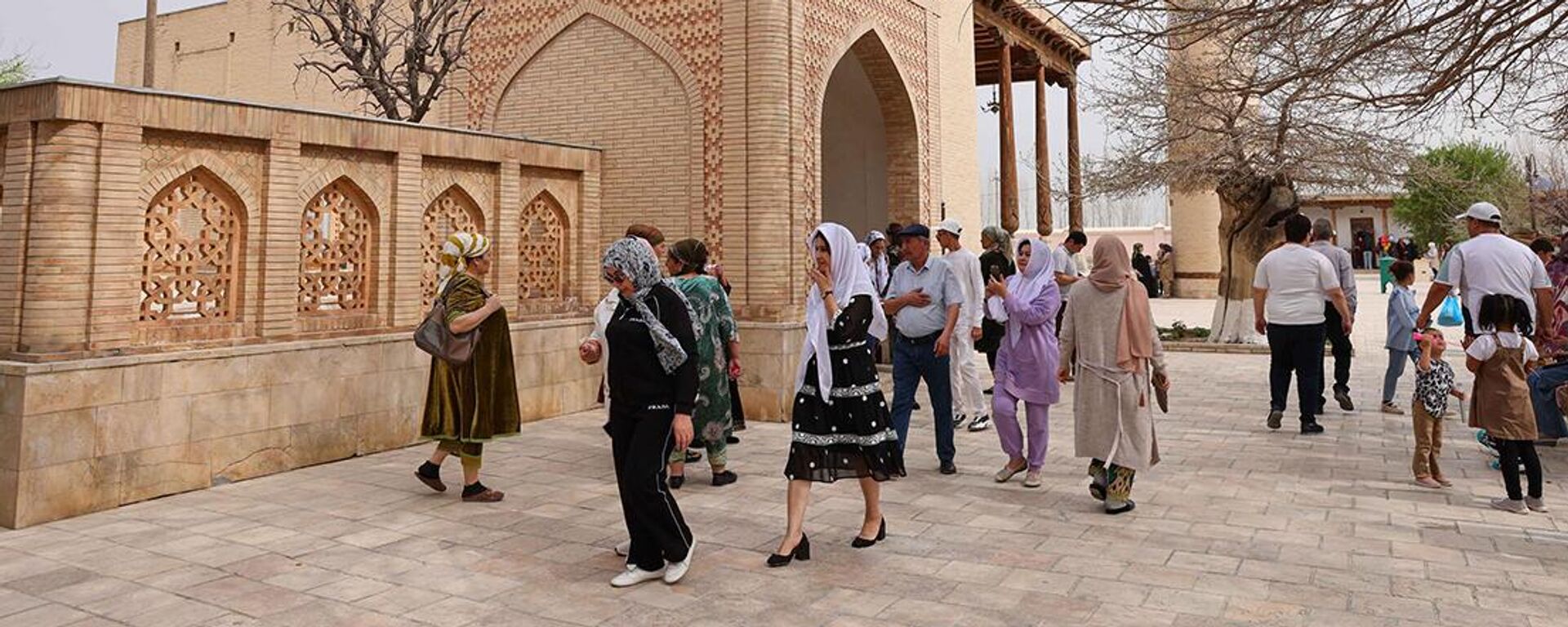 Palomnicheskiy tur Sem Pirov Buxari - Sputnik O‘zbekiston, 1920, 28.03.2025